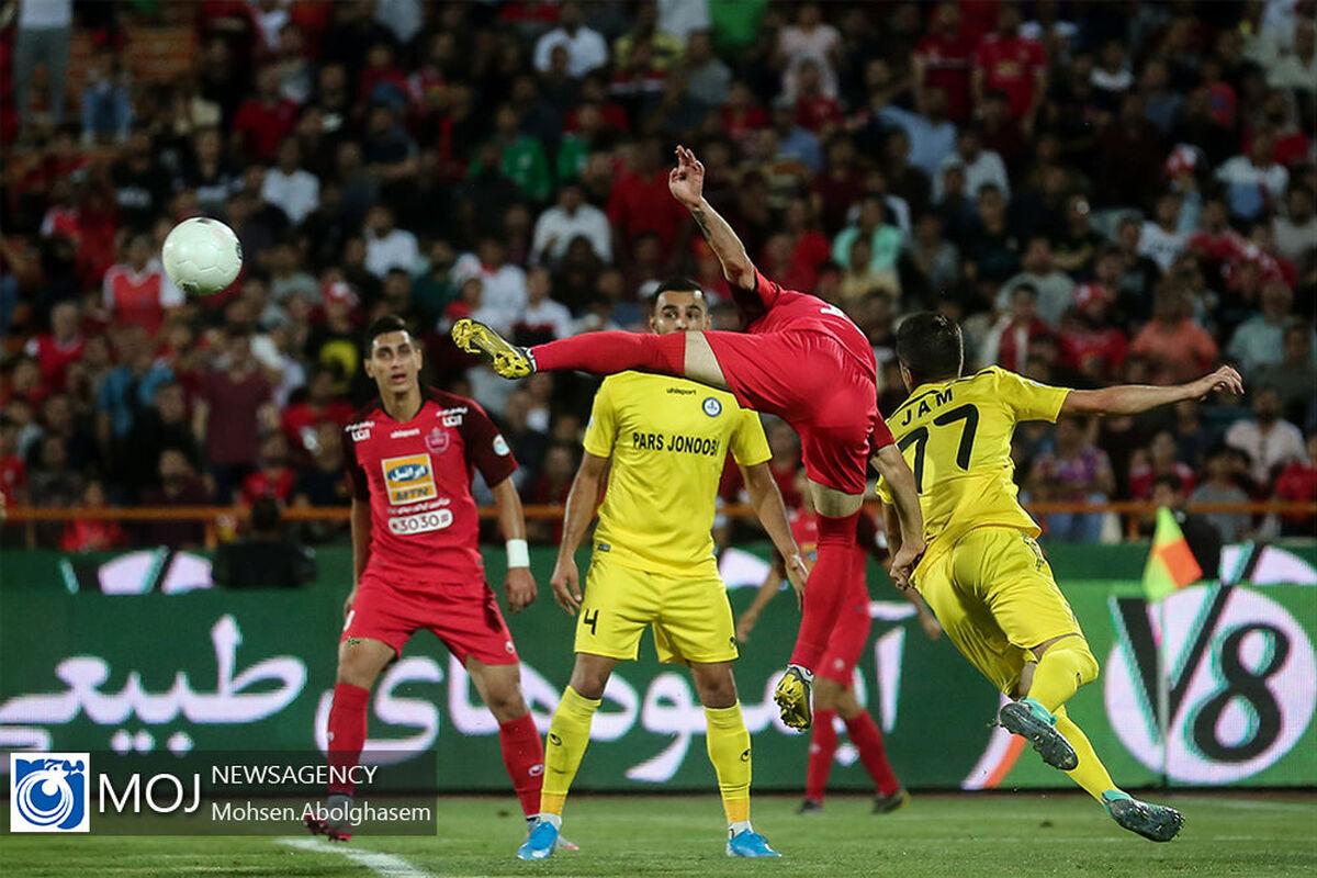 دیدار+تیم+های+فوتبال+پرسپولیس+و+پارس+جنوبی+جم