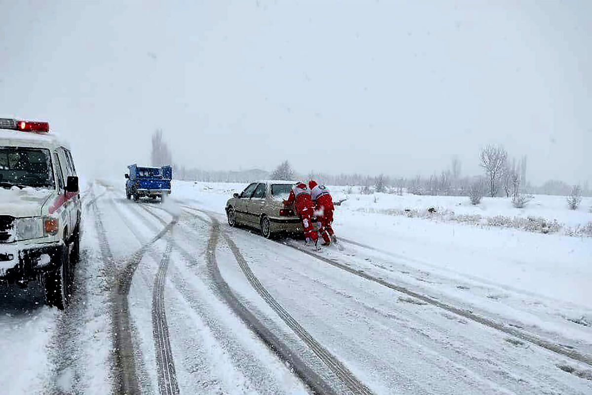 بارش برف و باران در جاده‌های خراسان رضوی
