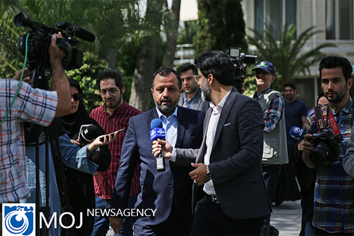 اعضای هیأت دولت در جمع خبرنگاران