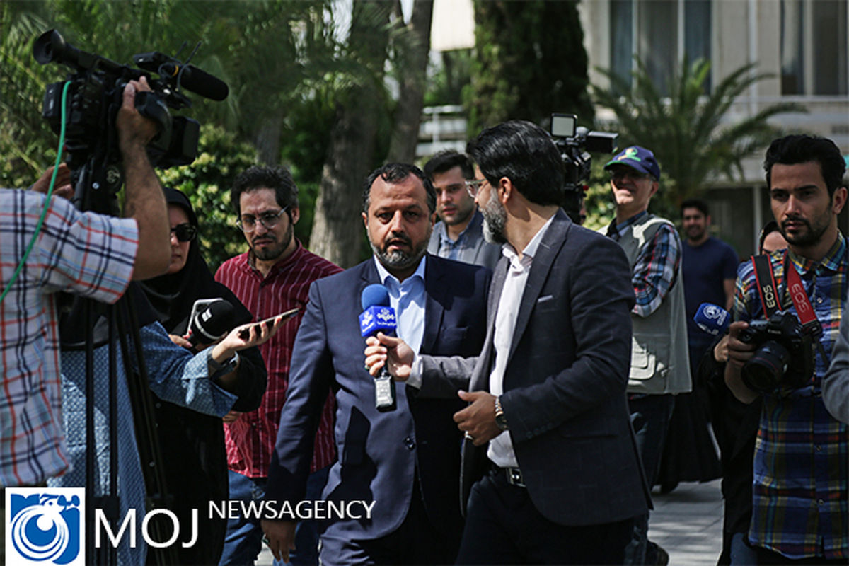 اعضای هیأت دولت در جمع خبرنگاران