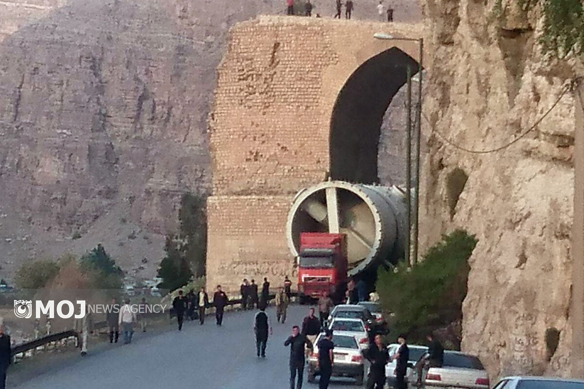 توقف تریلر در پلدختر