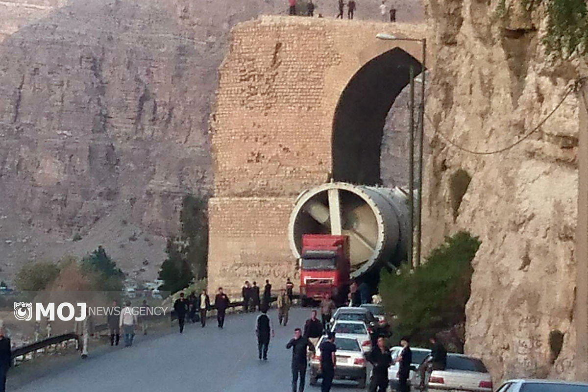 توقف تریلر در پلدختر