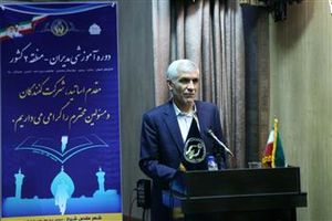 نوع دوستی و درد مردم داشتن شاخصه های اصلی انسان بودن است 