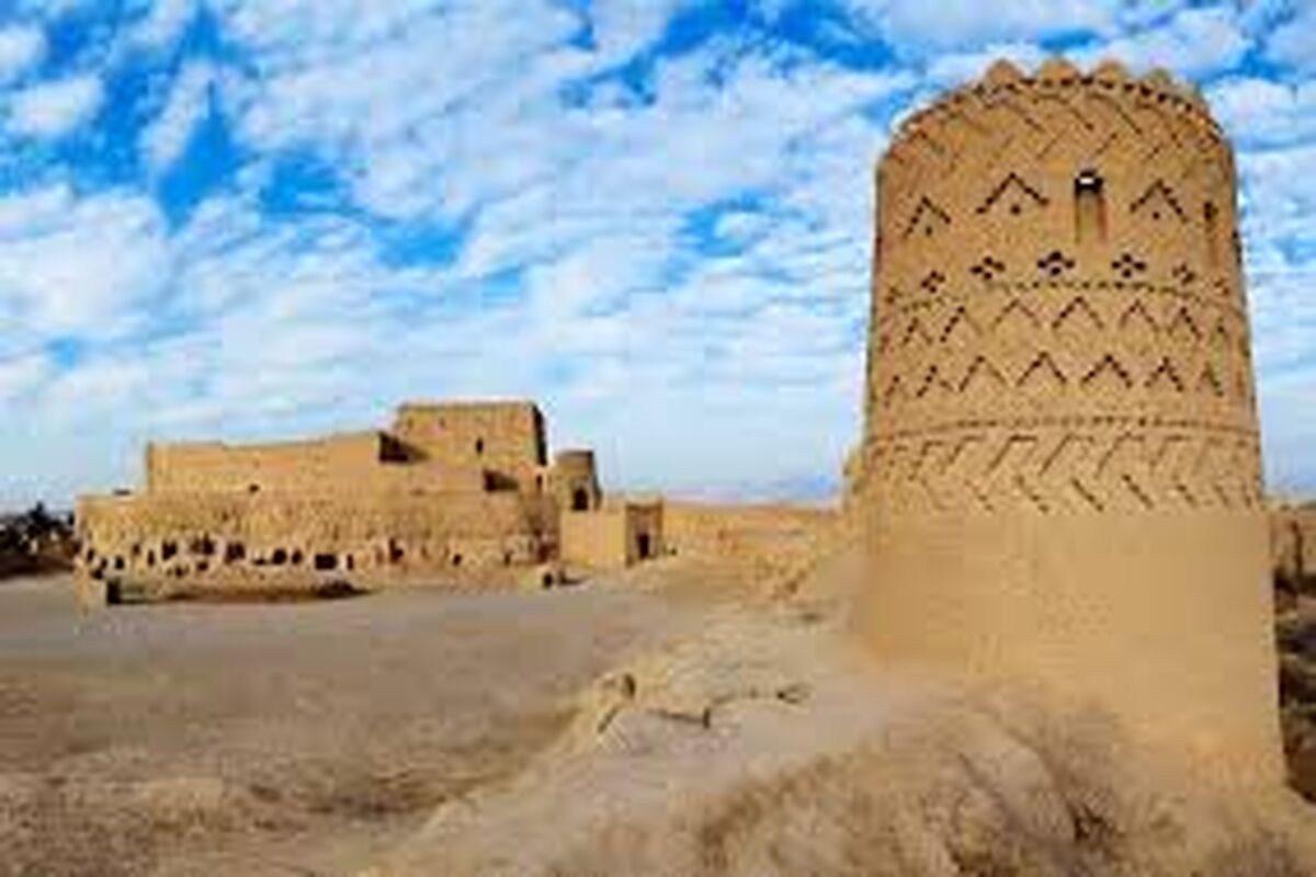 نارین قلعه میبد