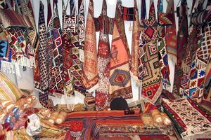 نمایشگاه کتاب روز جهانی صنایع دستی برپا می شود