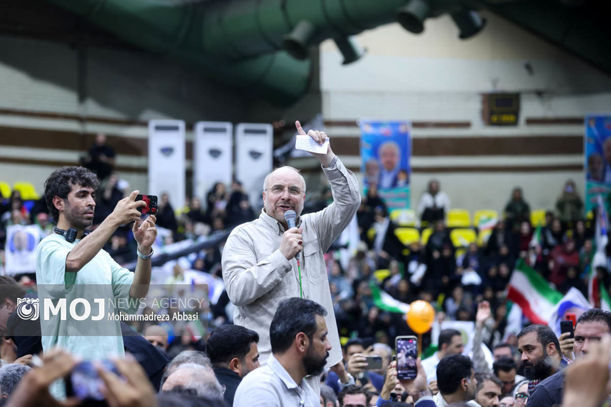 اجتماع مردمی حامیان محمد باقر قالیباف در ورزشگاه شیرودی تهران