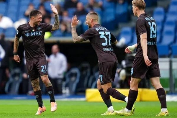 تیم فوتبال لاتزیو در خانه خود مقابل ناپولی شکست خورد