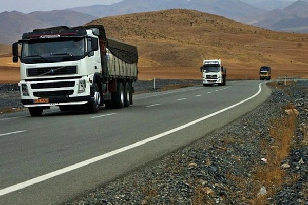 خدمات‌رسانی حمل‌ونقل جاده‌ای در جابه‌جایی ارزاق اساسی هموطنان و مسافرین بی‌وقفه در جریان است