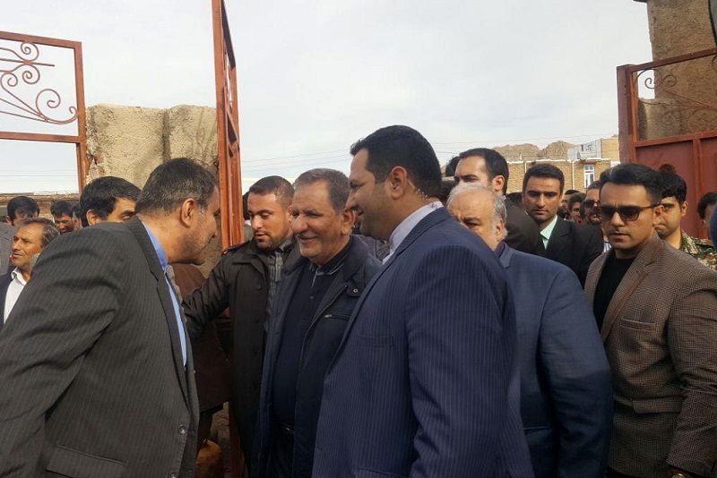 دولت در کنار مردم زلزلهزده است/ منازل روستایی زلزلهزده تا قبل از سرما تکمیل میشوند