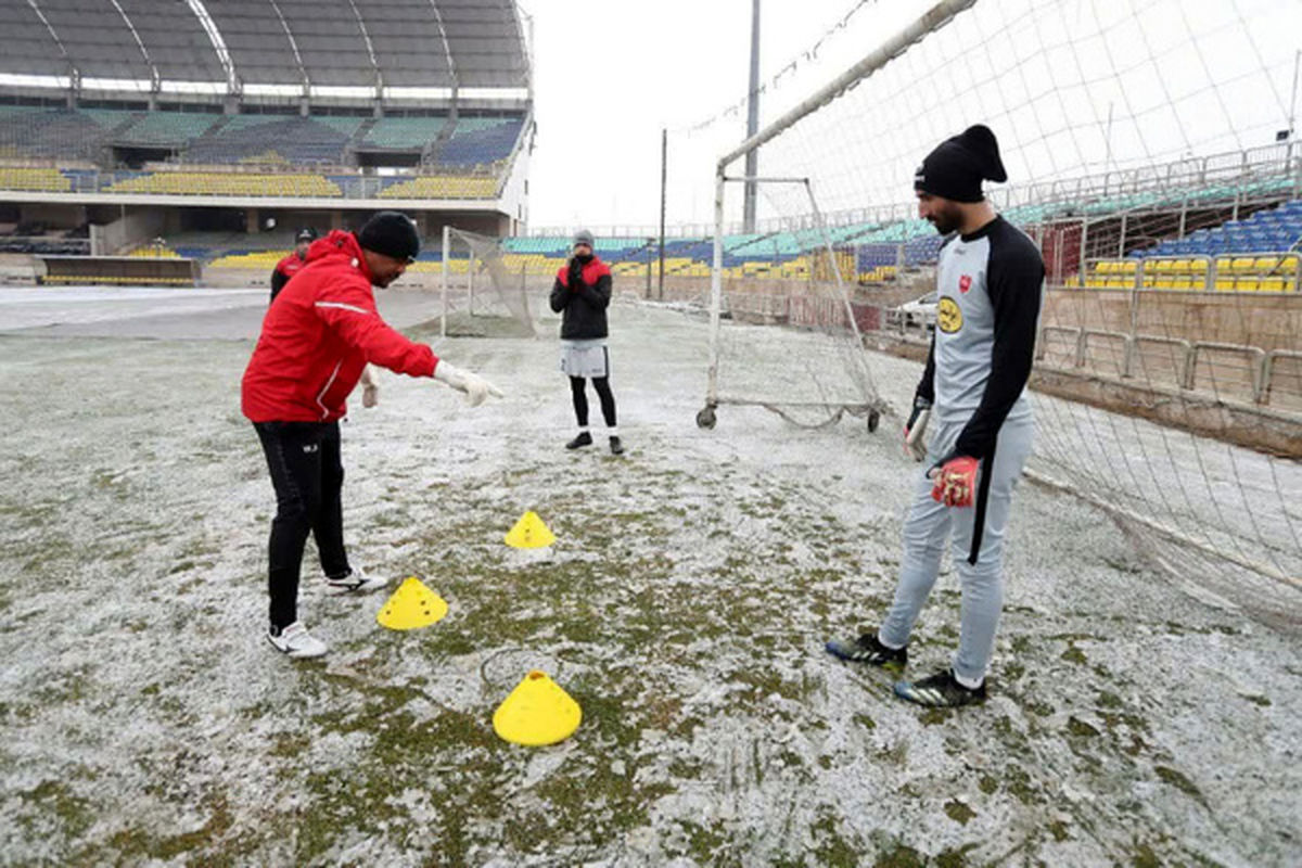 تمرین پرسپولیس در زیر برف