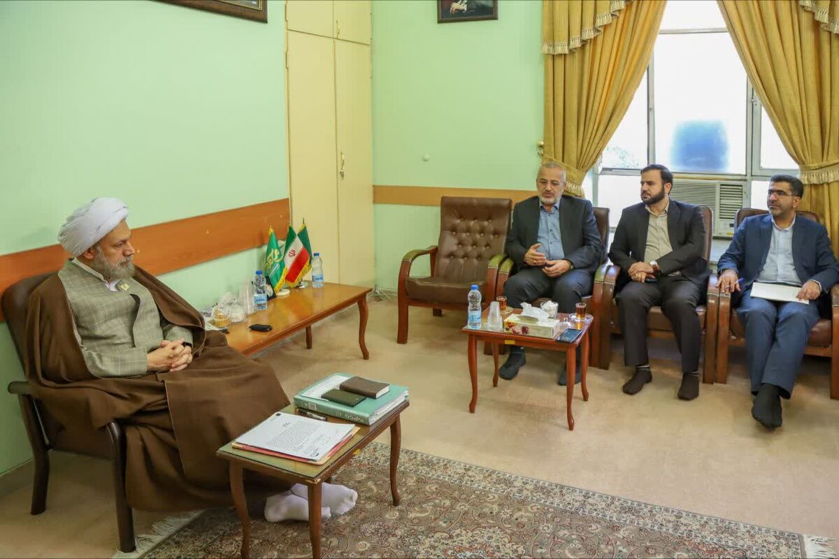 دیدار معاون وزیر کشور و امام جمعه شیراز 