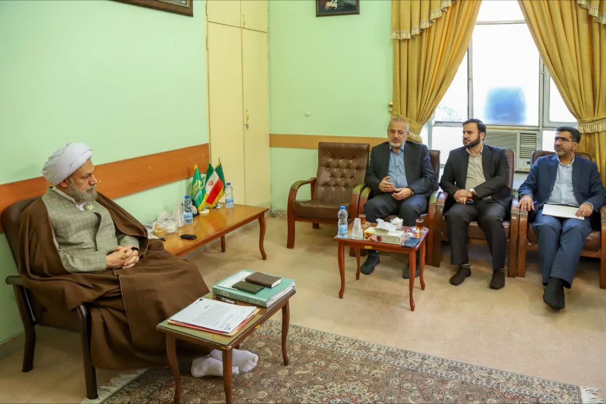 دیدار معاون وزیر کشور و امام جمعه شیراز 