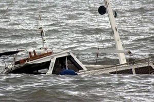 حادثه دریایی در اطراف‌ آب‌های لارک