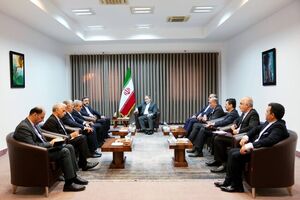 وزیر امور خارجه بر گسترش همکاری‌های اقتصادی و تجاری با کشورهای ساحلی خزر تأکید کرد