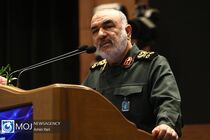 بسیج بی مرز و حصار است/ ایران است که آمریکا را مدیریت می‌کند