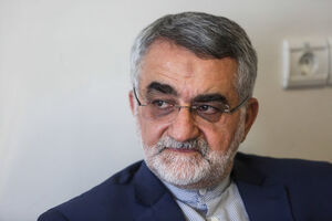 بروجردی پیام کتبی رئیس مجلس را تقدیم همتای عمانی وی کرد