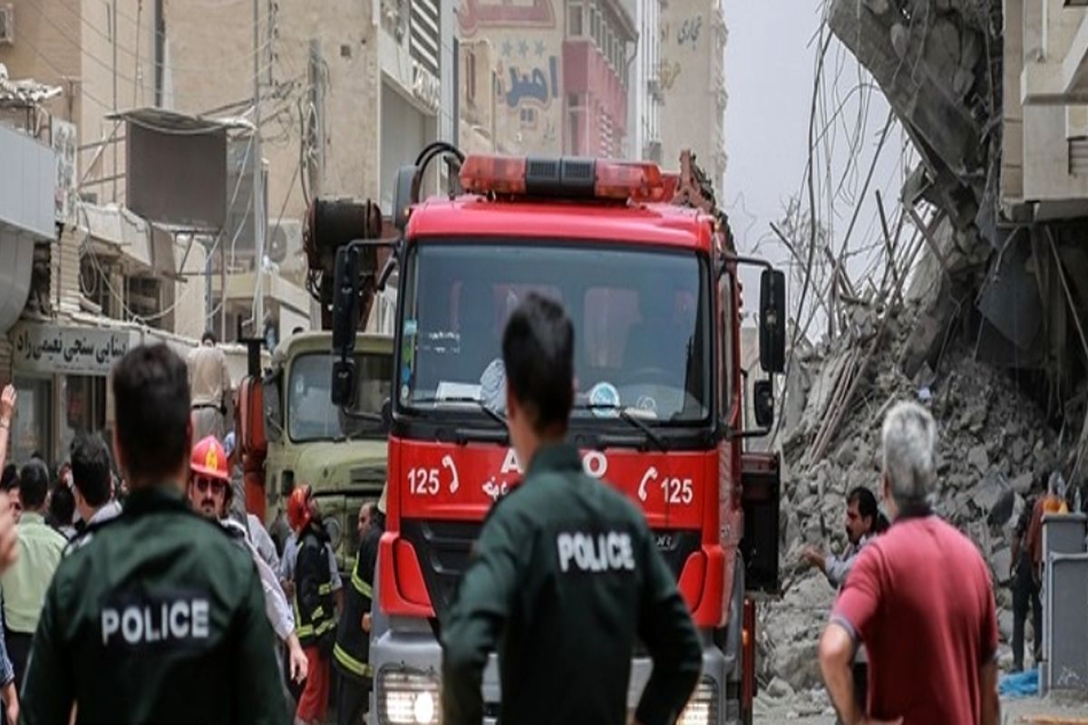 اتش نشانان در حادثه آبادان