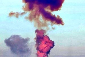 انفجار راکت در پایگاه موشکی روسیه در اورنبورگ ستون دود بنفش ایجاد کرد