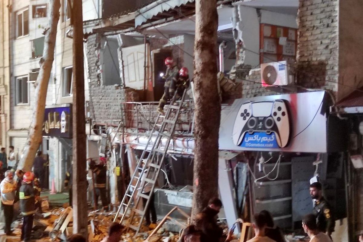   ۱۹ مصدوم در پی  انفجار در خیابان باهنر رشت/ عملیات امدادرسانی و آواربرداری ادامه دارد