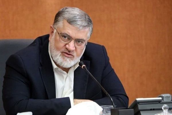 یکی از مسائل مهم تهران شکل‌گیری فعالیت‌های اقتصادی خارج از ضابطه است