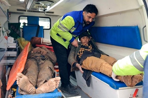 نجات ۷۰۰ تبعه غیرمجاز افغانستانی گرفتار در نوار مرزی تایباد