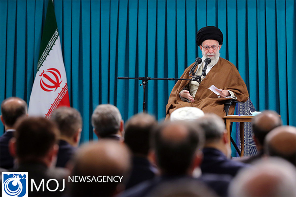 دیدار مسئولان وزارت خارجه و سفرا با رهبر انقلاب