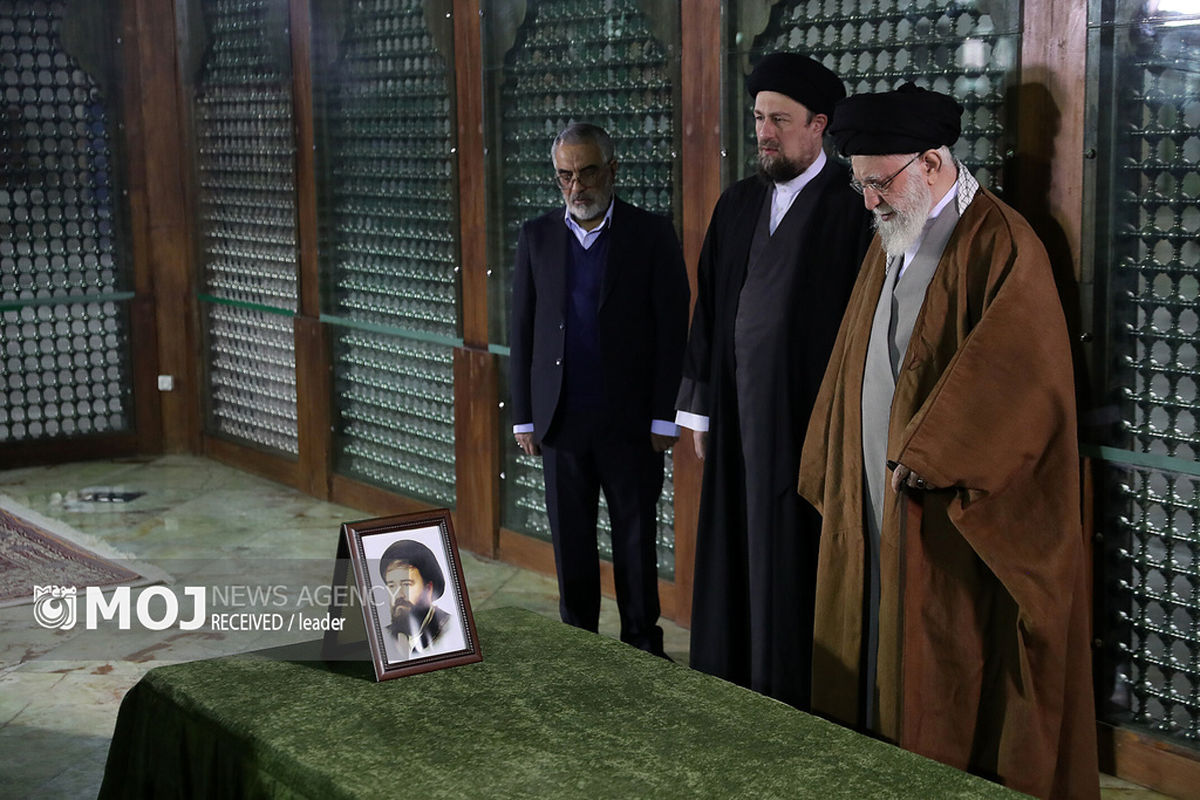 حضور رهبر معظم انقلاب در مرقد مطهر امام راحل و گلزار شهدای بهشت زهرا (س)