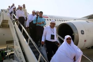 نخستین پرواز زائران حج عمره از مدینه در فرودگاه بندرعباس به زمین نشست