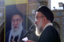 اجتماع بزرگ حمایت از مرجعیت و رهبر انقلاب اسلامی در حرم حضرت معصومه(س) +تصاویر