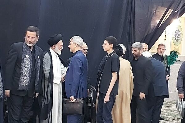 سخنگوی وزارت خارجه در مراسم تجدید میثاق با شهدای خانواده رهبری درحرم حضرت عبدالعظیم(ع) حضور یافت