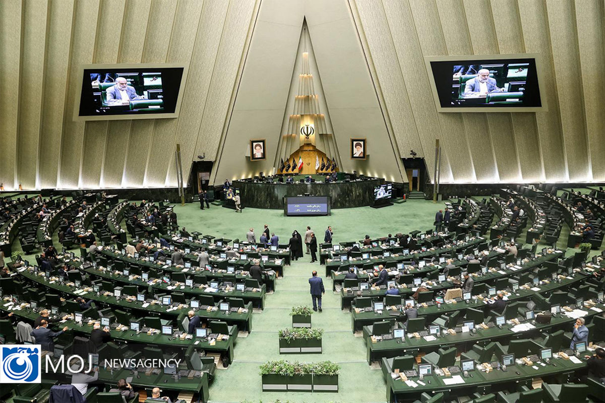 صحن علنی مجلس با حضور وزرای کشور و بهداشت