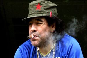 مارادونا به اتهام دزدی واکنش نشان داد