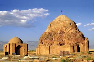 مرحله نخست ترمیم گنبد تاریخی شادمهرک نیشابور پایان یافت