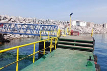 تعمیر اساسی و نصب اسکله فلزی شناور در بندرگاه ابوموسی