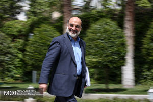 پاسخ رییس سازمان صدا و سیما به حذف عادل فردوسی پور و برنامه نود؛ با لبخند و سرعت رفت!