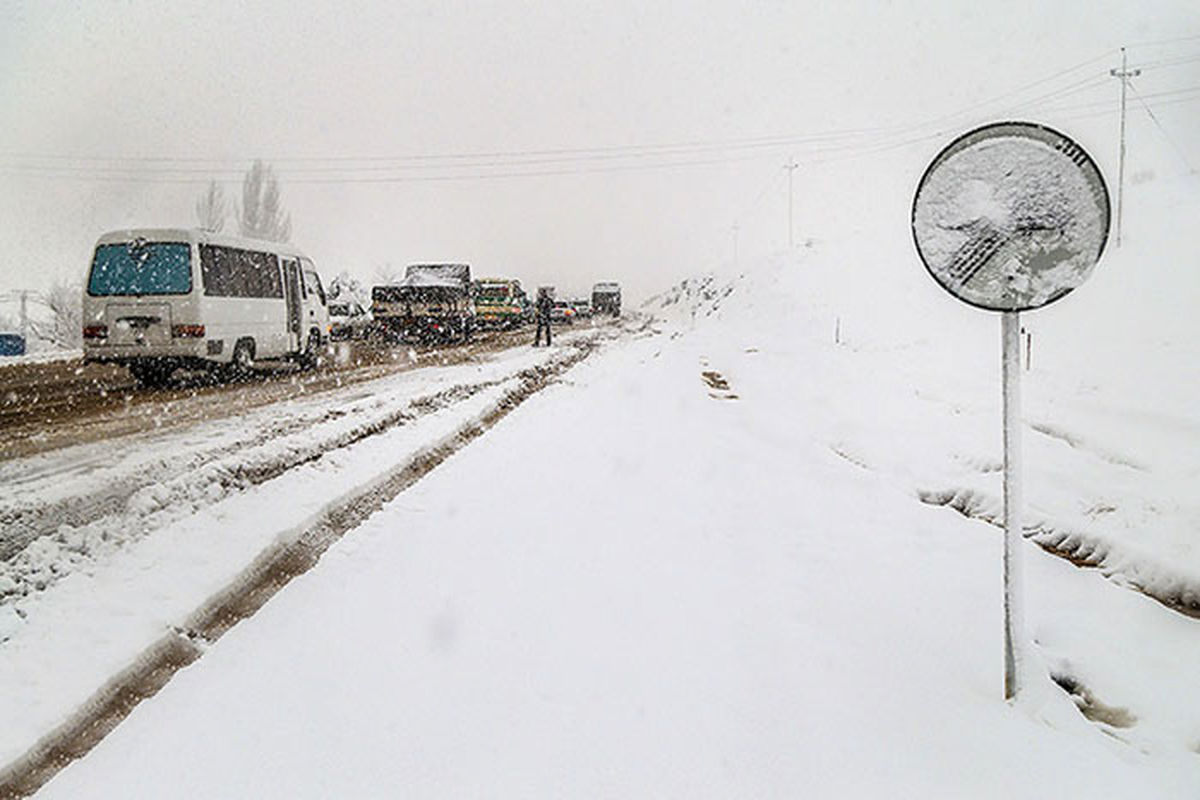 جاده زمستانی