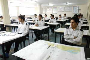 بورسیه کامل دانشجویان پذیرش شده در موسسه آموزشی کشتیرانی/برنامه ریزی برای بهبود وضعیت شغلی دریانوردان طی سال جاری