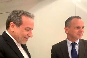 وزرای خارجه ایران و هلند با یکدیگر گفتگو کردند