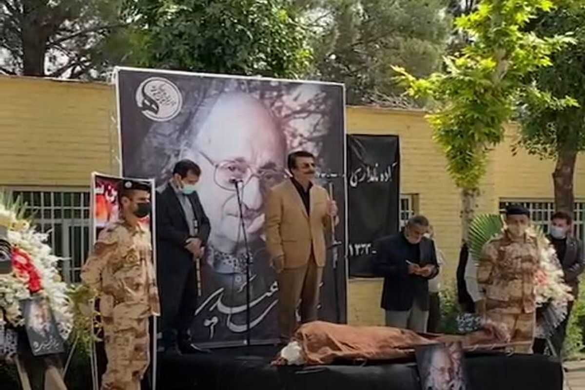 علیرضا افتخاری در تشییع جنازه عبدالوهاب شهیدی