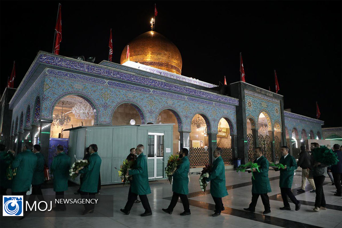 گل آرایی حرم حضرت زینب کبری (س) توسط خادمان ایرانی