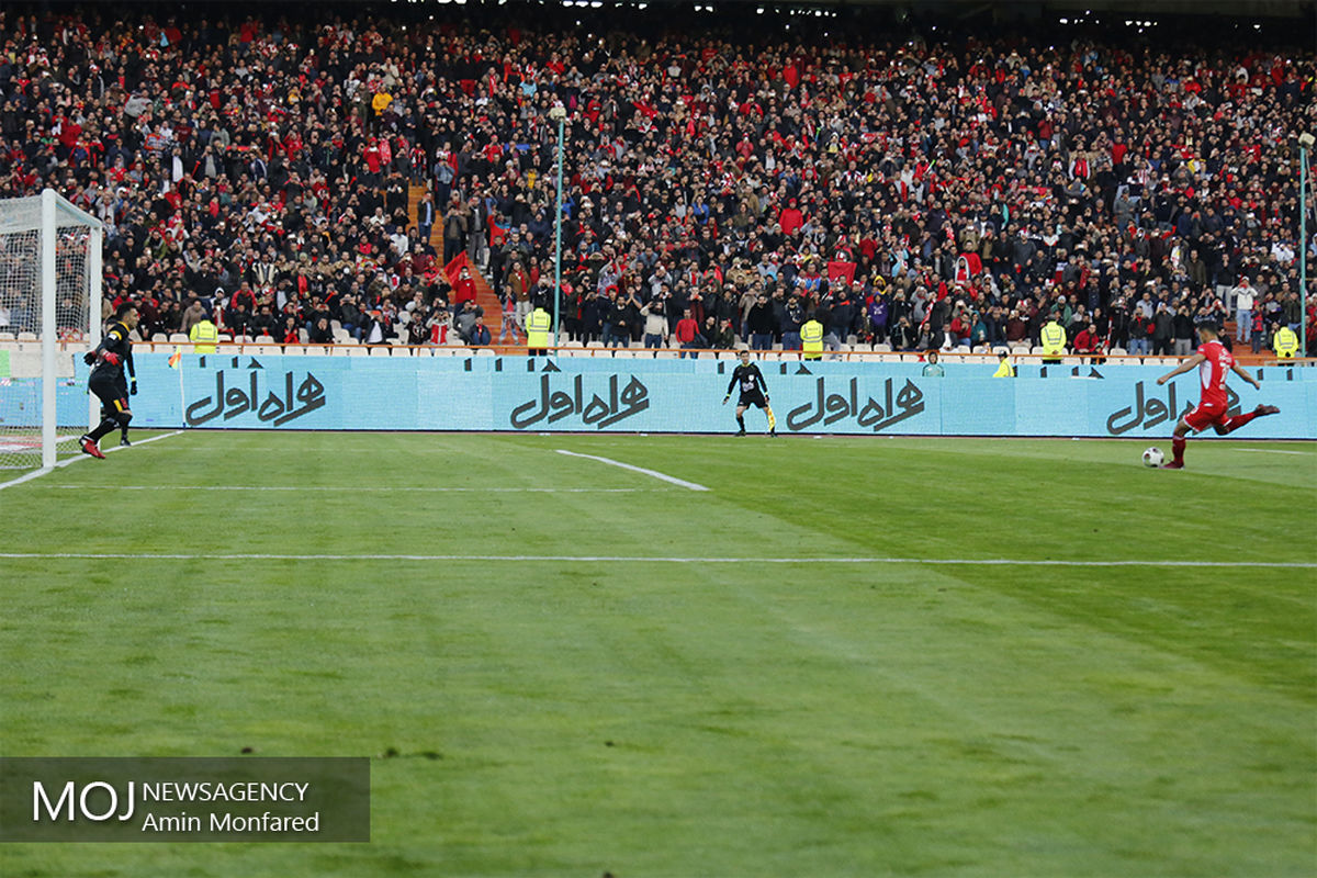 دیدار تیم های فوتبال پرسپولیس و پدیده مشهد