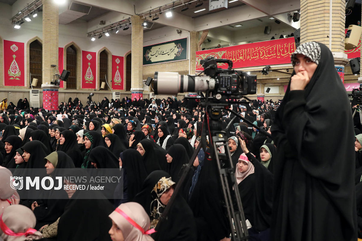 دیدار هزاران نفر از زنان و دختران با رهبر انقلاب