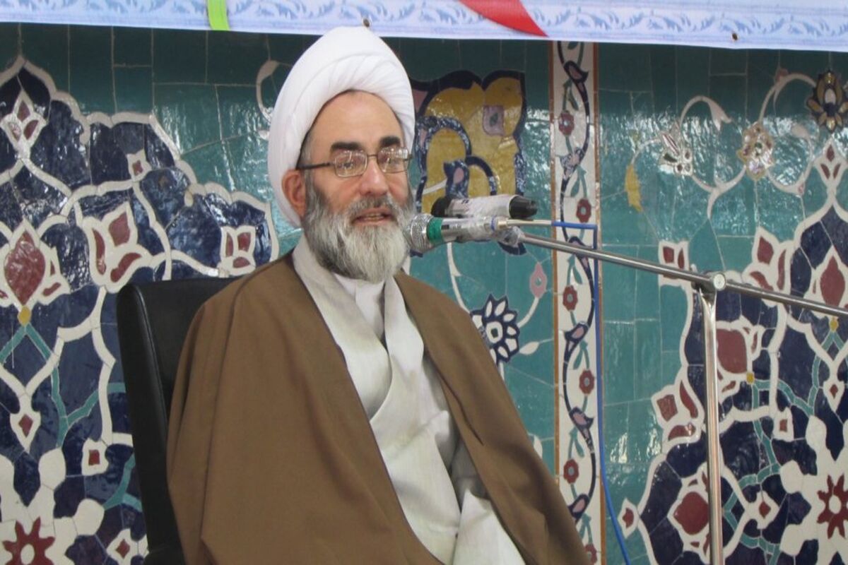 آیت الله فلاحتی در مراسم آغاز دهه مبارک فجر در گلزار شهدای رشت