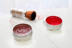 چطور تو خونه رژ لب درست کنیم؟ / آموزش درست کردن رژ لب خونگی به روشی ساده