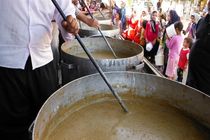 توزیع 20 تن غذای نذری در کاشان