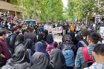 با کسی که سلاح در دست می‌گیرد، باید برخورد صورت گیرد