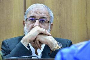 دولت عزمی برای کاهش فاصله میان حقوق بگیر نجومی و کارمند عادی ندارد