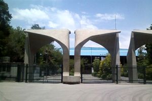 ما جمهوری اسلامی را هویت جمعی ملت و طریقه عزت ایران می‌دانیم