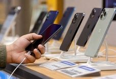 موبایل فعلاً در اولویت تخصیص ارز نیست/ افزایش قیمت‌ها قابل قبول نیست