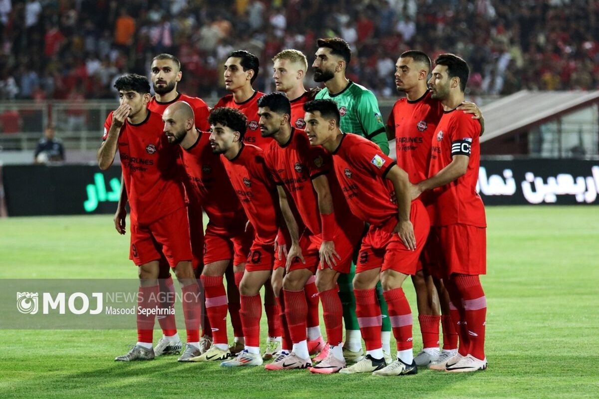 دیدار تیم های فوتبال تراکتور سازی تبریز و پرسپولیس تهران